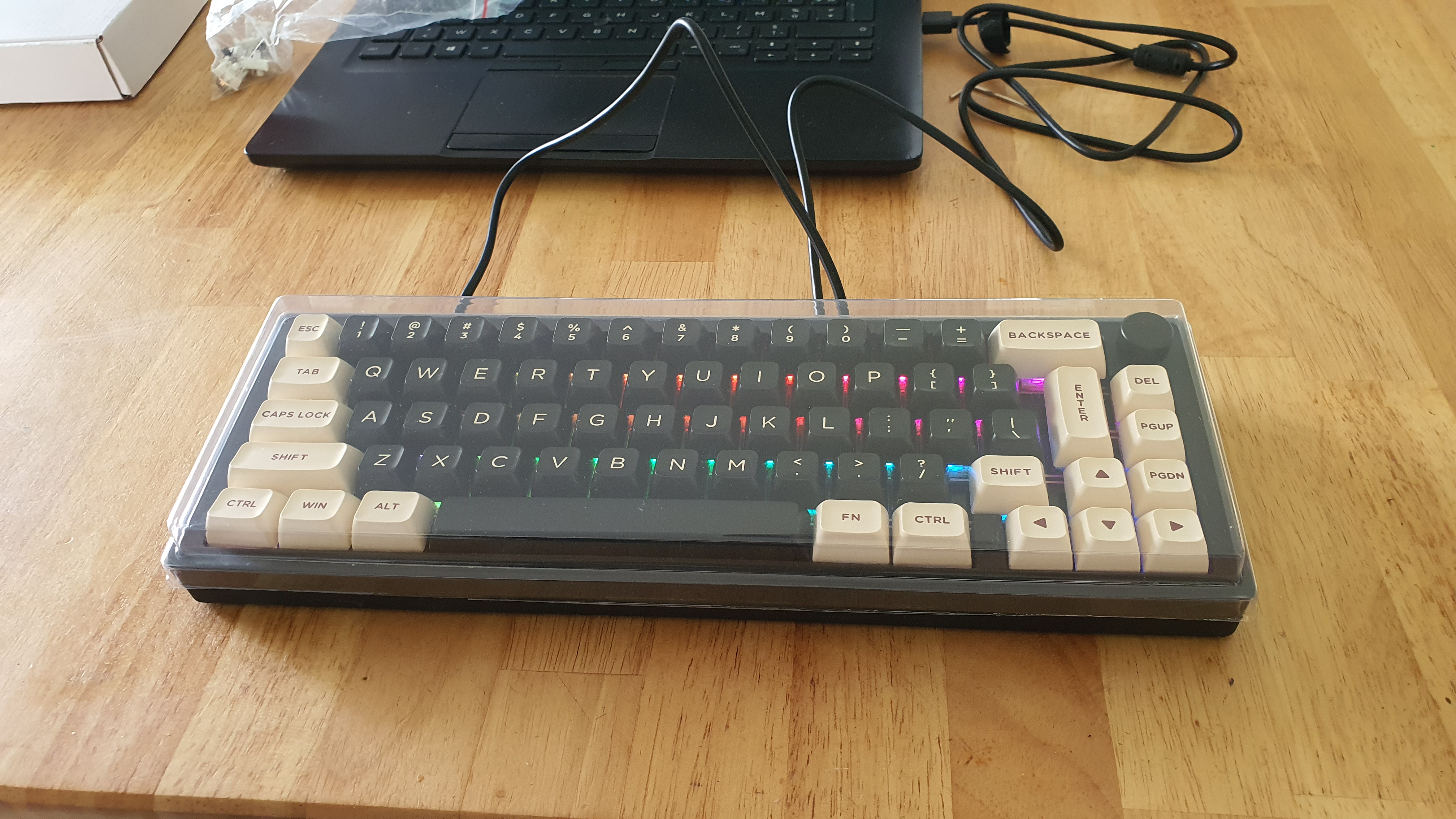 Détails et design du clavier WEIKAV Sugar65 package